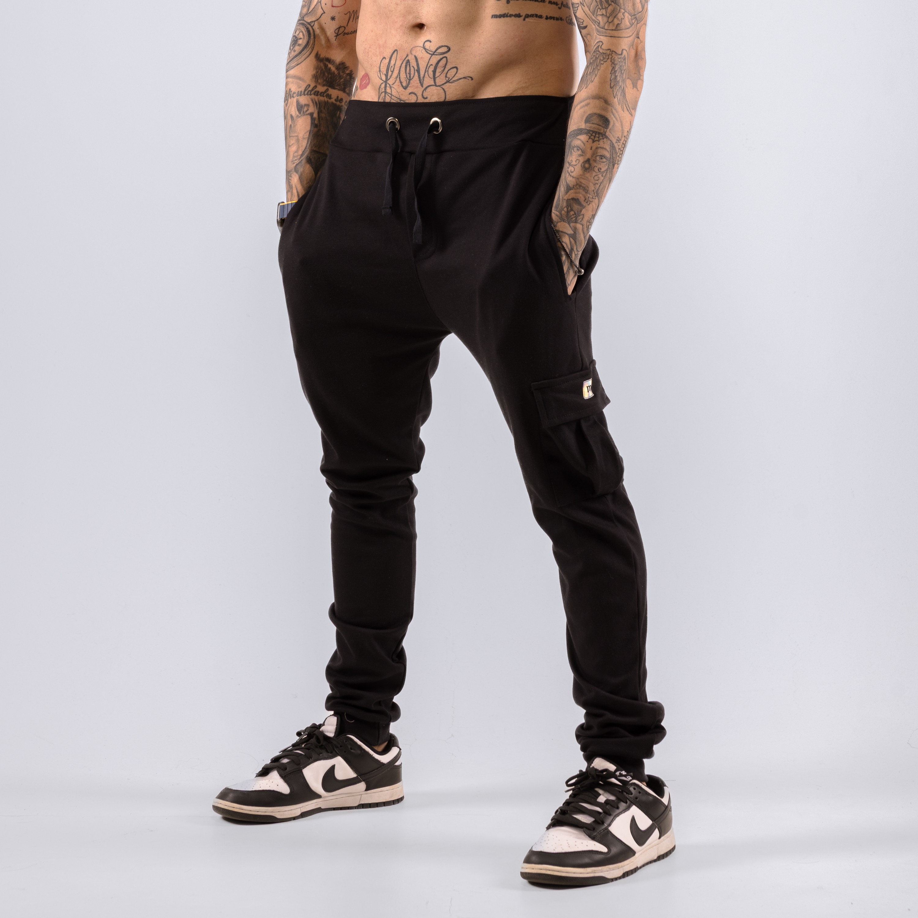 Calça pantacourt preta em linho - Básicos de linho - Loja Online, image size:3000x3000